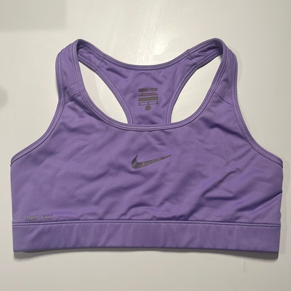Nike Dri Fit Sports Bra in Size Medium In Lavender